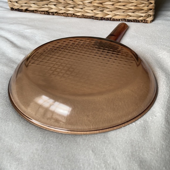 Vision Corning 10 1/2” Large Amber Frying Pan - Picture 8 of 11